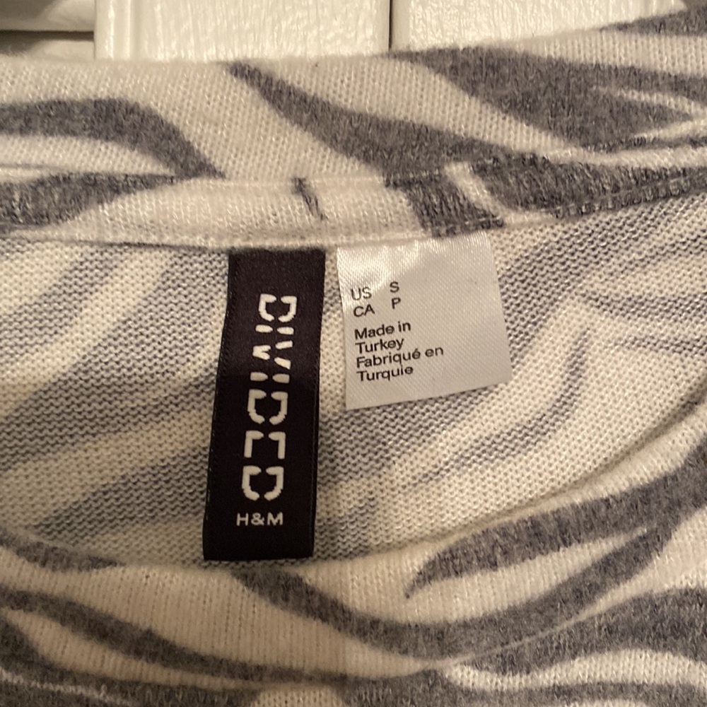 Cropped sweater - Picture 2 of 2